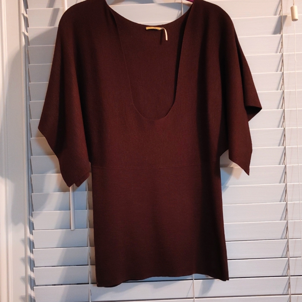 Max Studio Fine Knit U Neck Size Medium